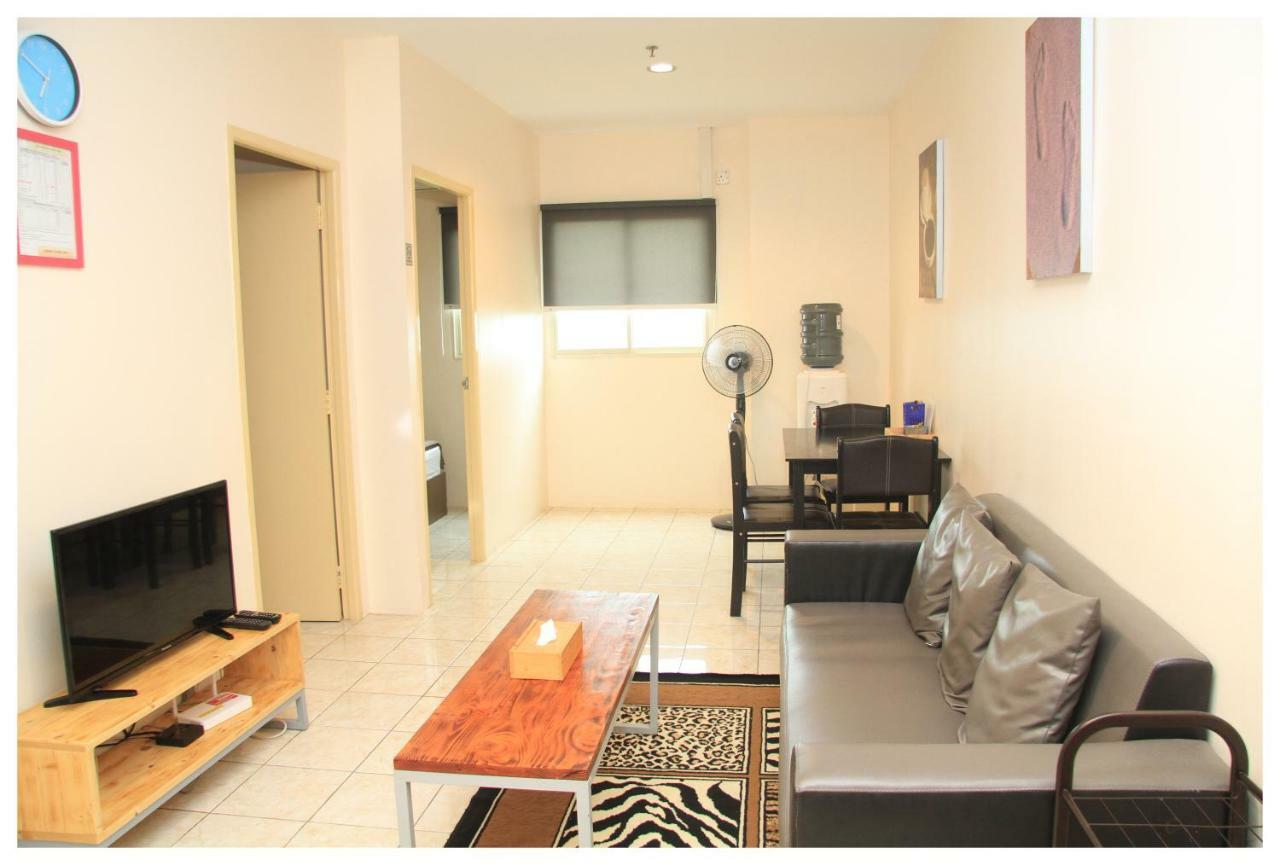 Queen Victoria Apartment Batam Exterior photo